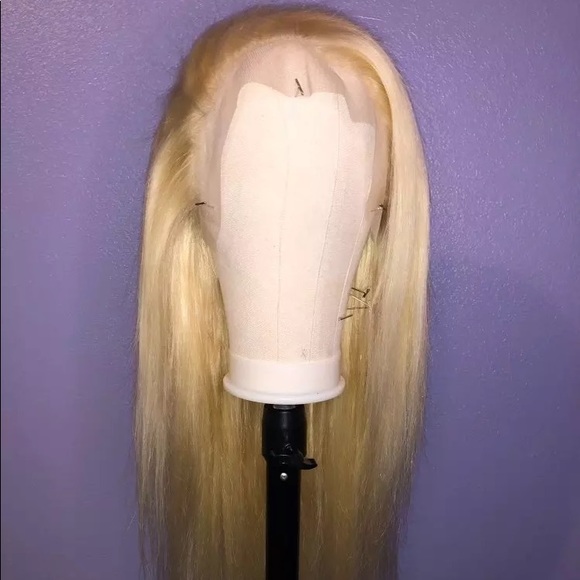 Lace frontal wig 26 inches - Picture 2 of 5
